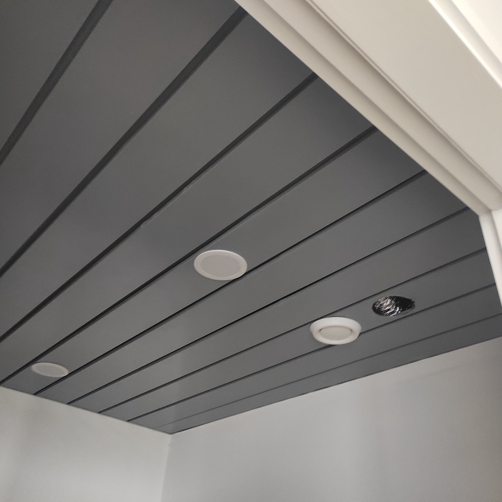 Linear Ceiling 04